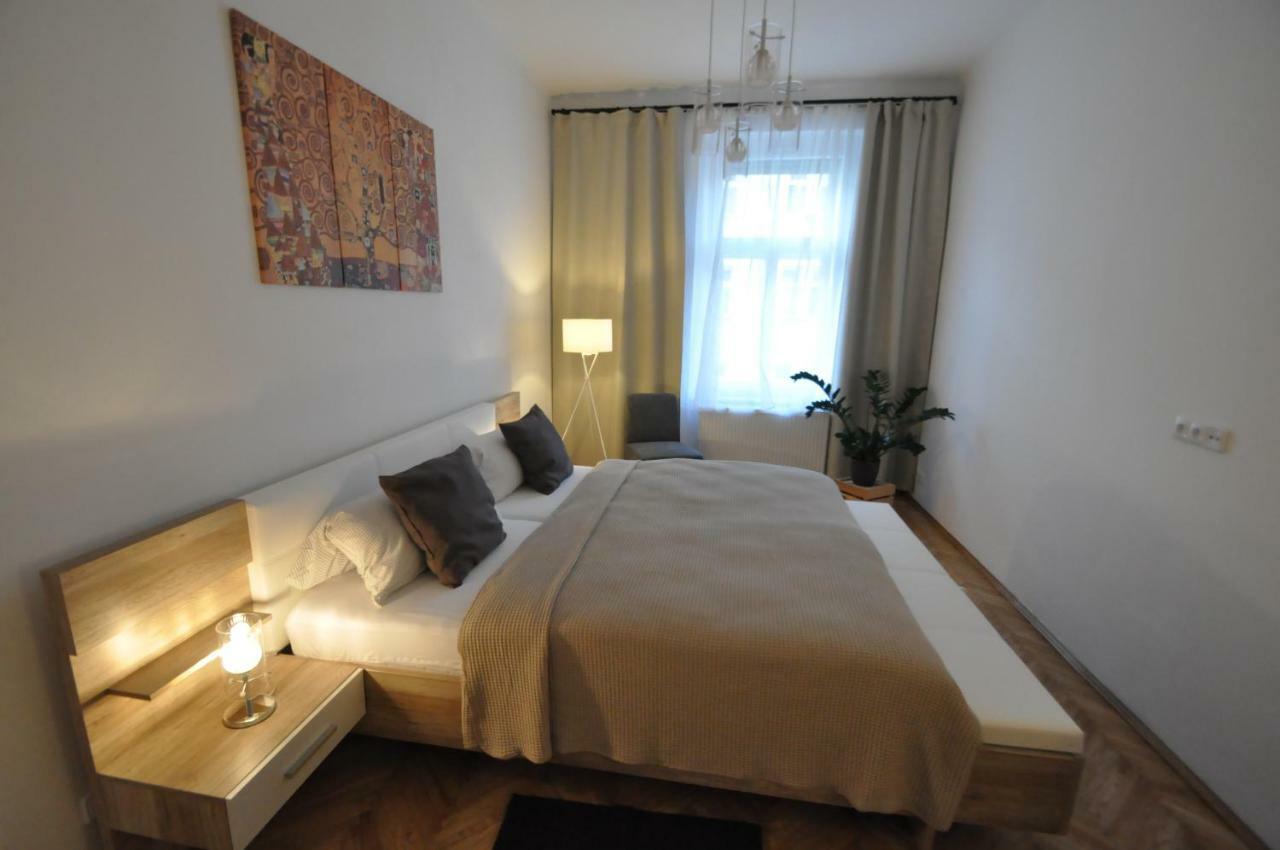 Jirina Appartments Прага Екстериор снимка
